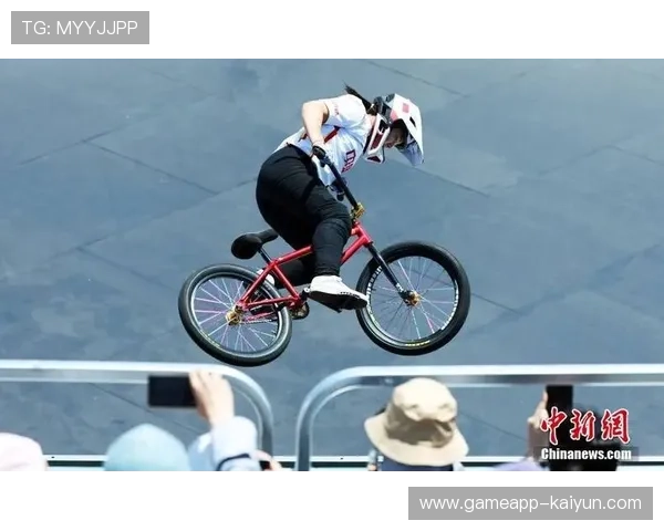 中国女子自由式小轮车队世锦赛包揽前三 中国女子自由式小轮车队世锦赛包揽前三