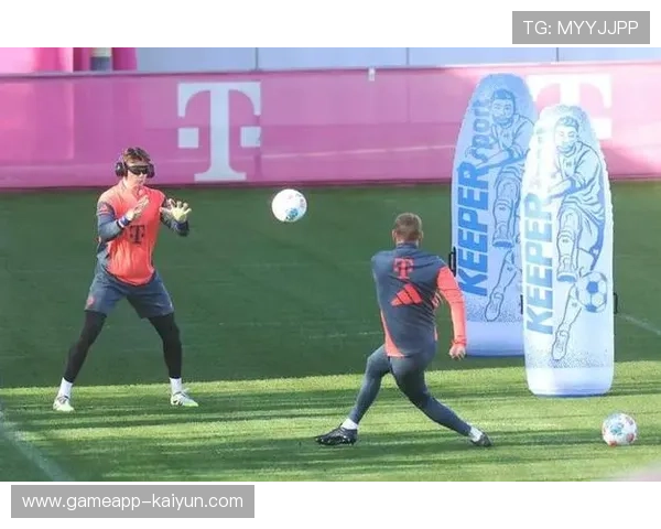 乌尔比希神扑救单刀，拜仁门将握拳怒吼