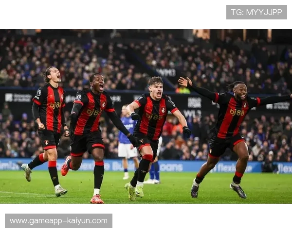 伯恩茅斯预计塞门约周三前完成转会曼城，个人条款已达口头协议