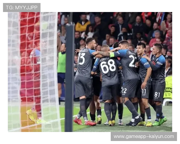 塞维利亚皮斯胡安球场举办社区儿童足球日活动，缓解赛事延期失望